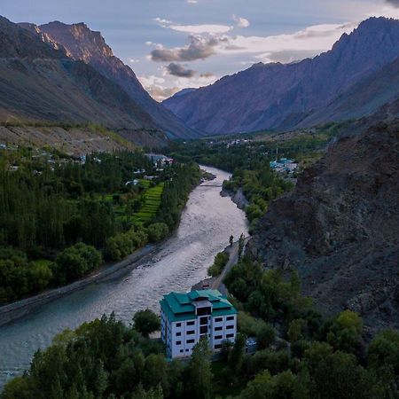 Hotel Chhutuk Heights Kargil Buitenkant foto
