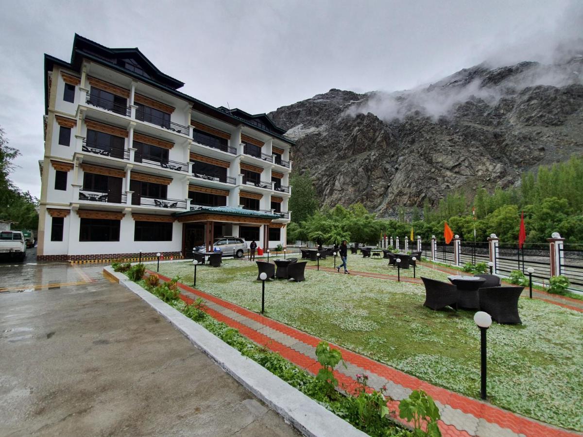 Hotel Chhutuk Heights Kargil Buitenkant foto