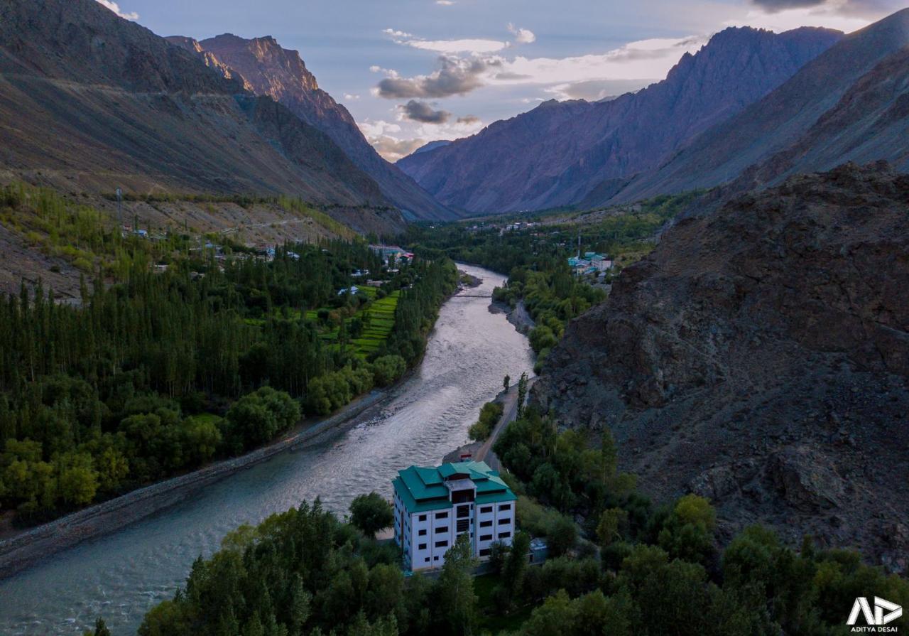 Hotel Chhutuk Heights Kargil Buitenkant foto