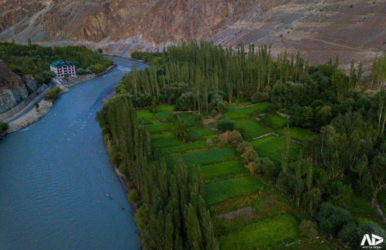 Hotel Chhutuk Heights Kargil Buitenkant foto
