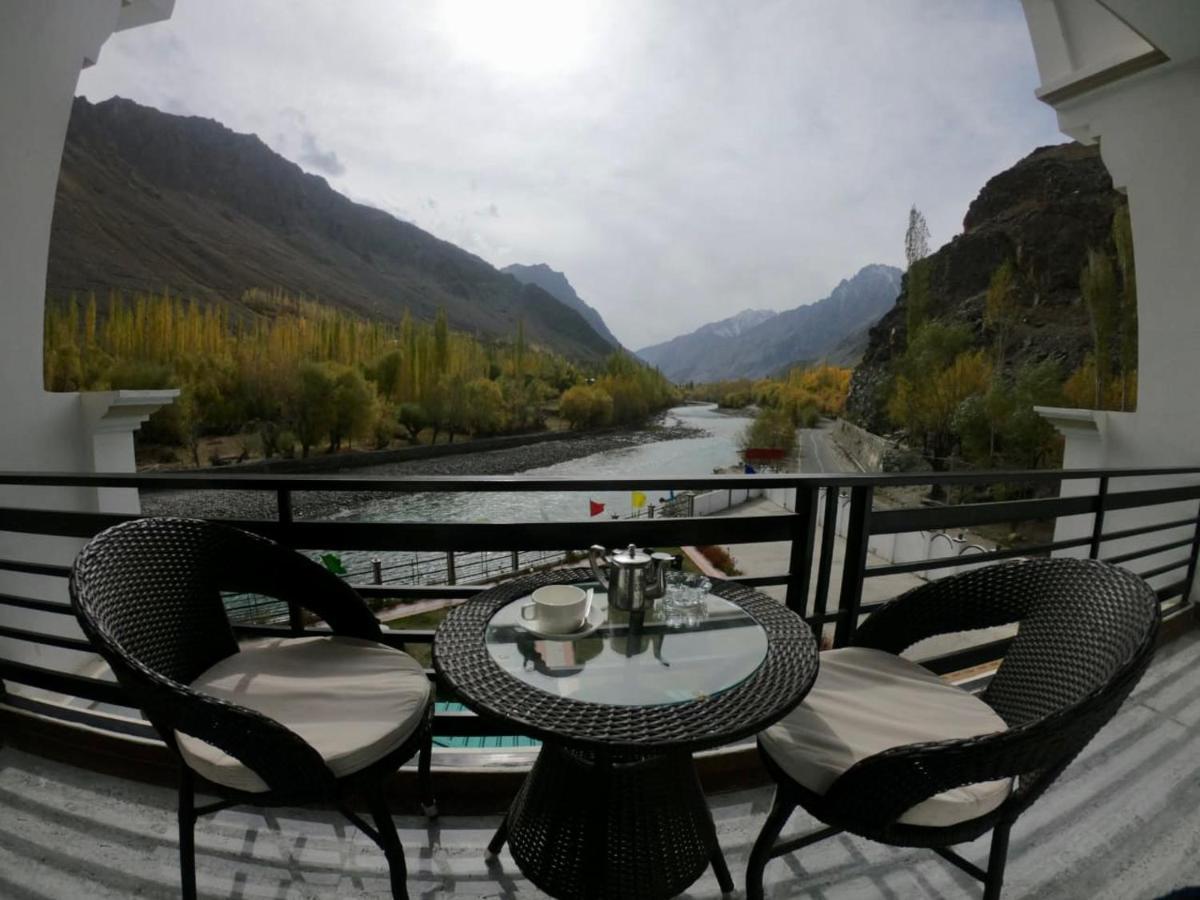 Hotel Chhutuk Heights Kargil Buitenkant foto