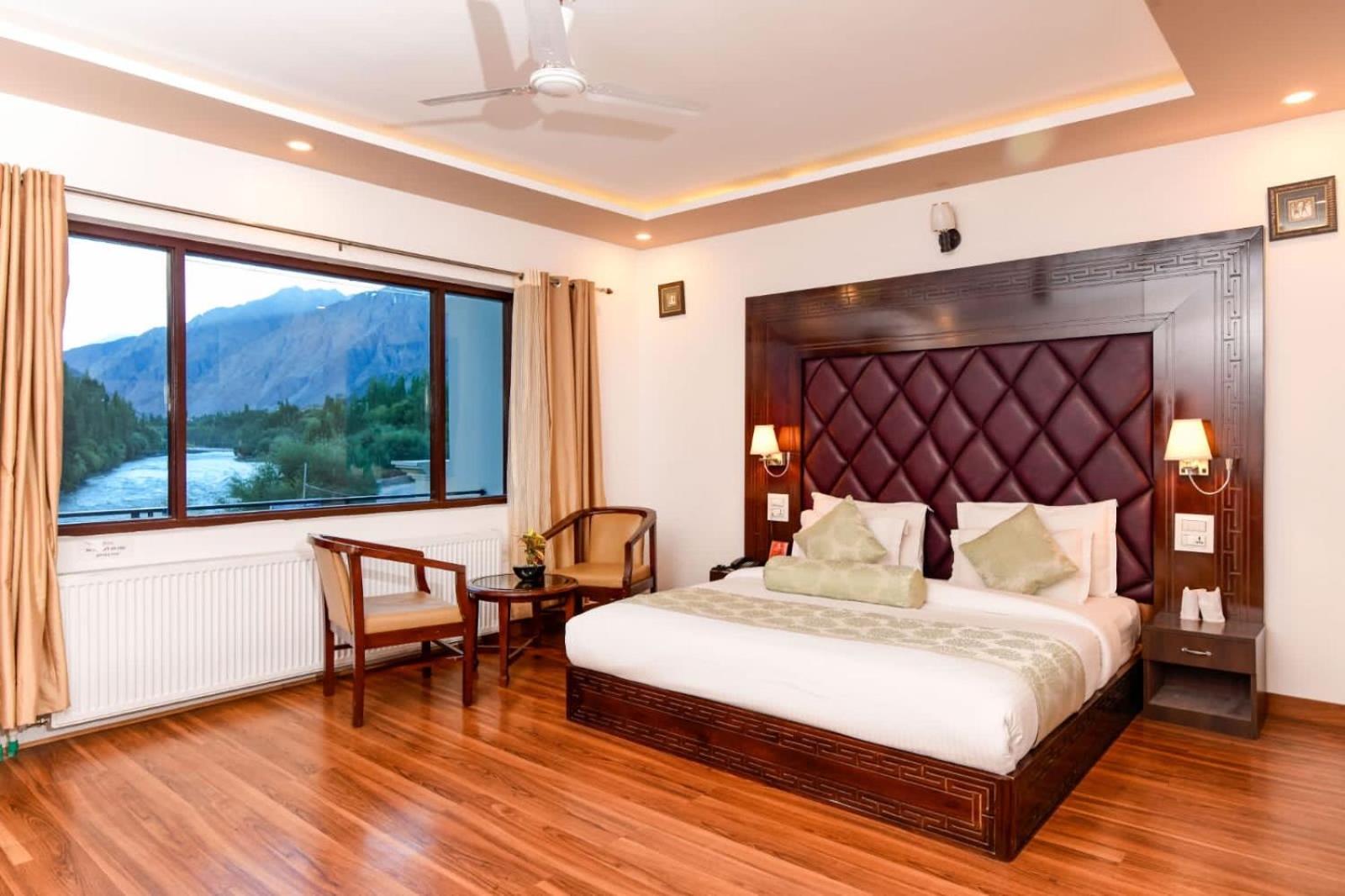 Hotel Chhutuk Heights Kargil Buitenkant foto