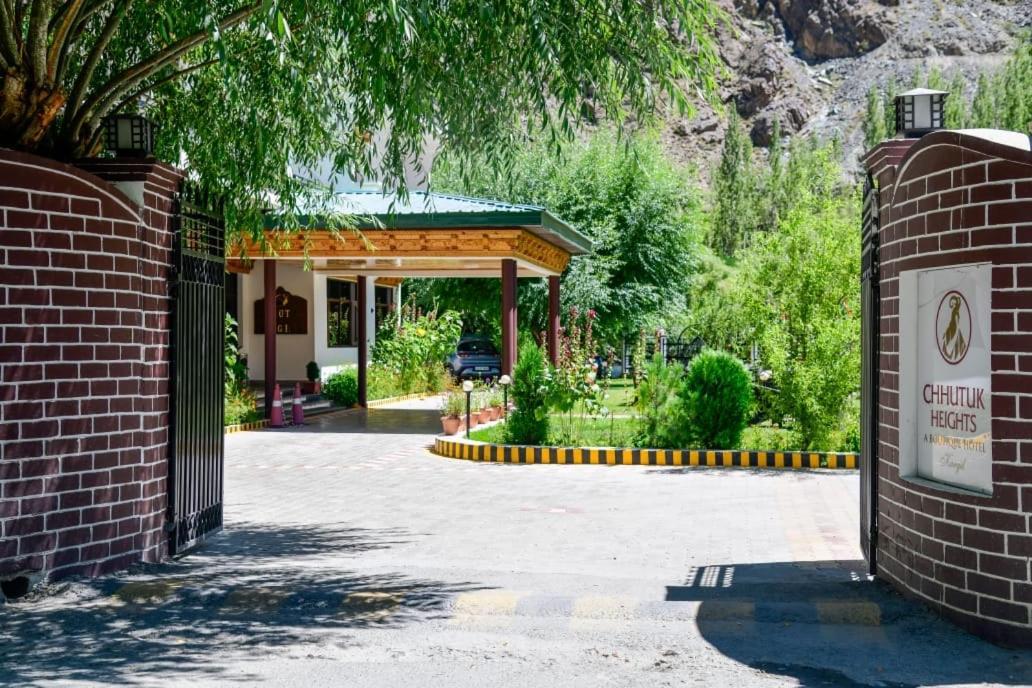 Hotel Chhutuk Heights Kargil Buitenkant foto