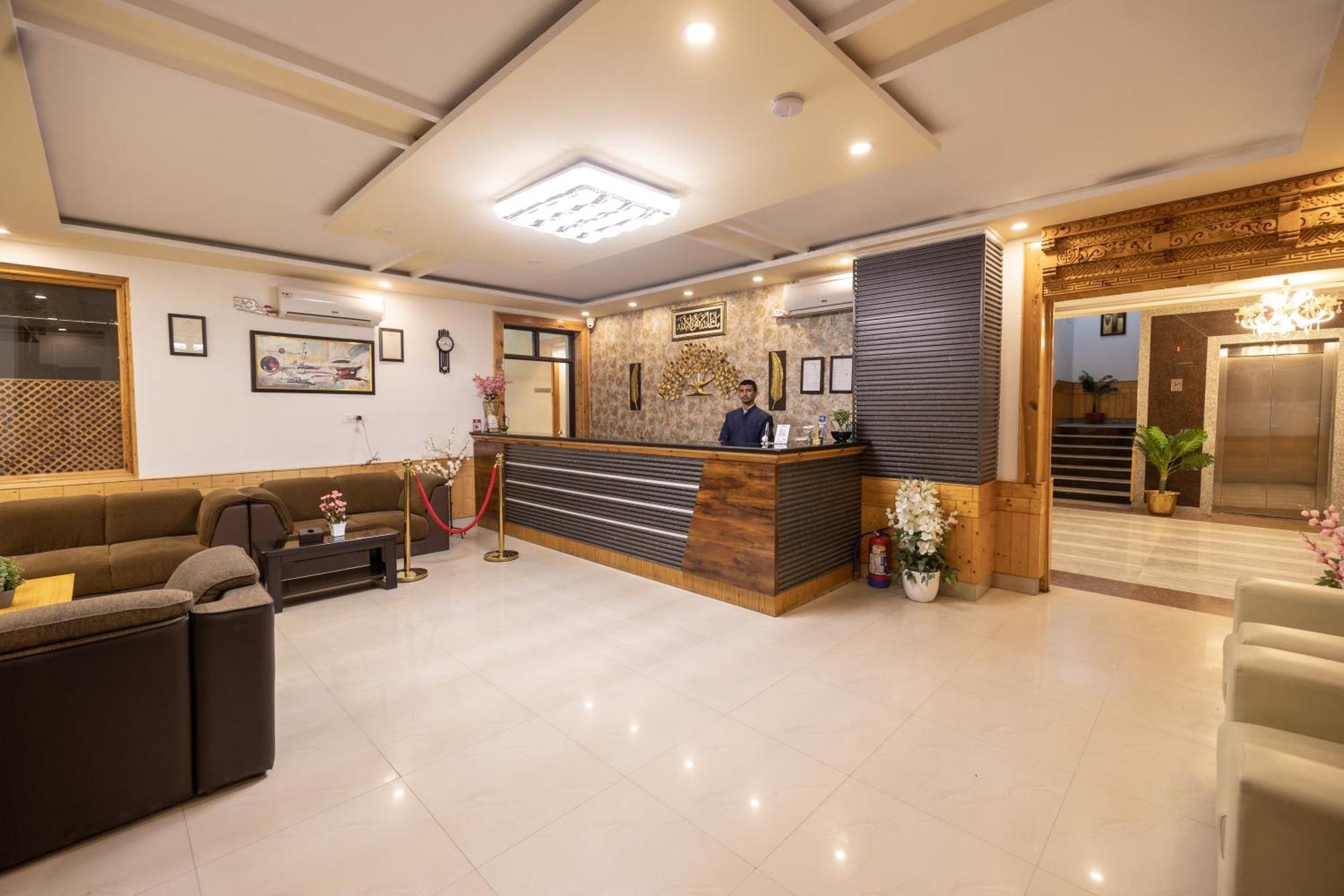 Hotel Chhutuk Heights Kargil Buitenkant foto