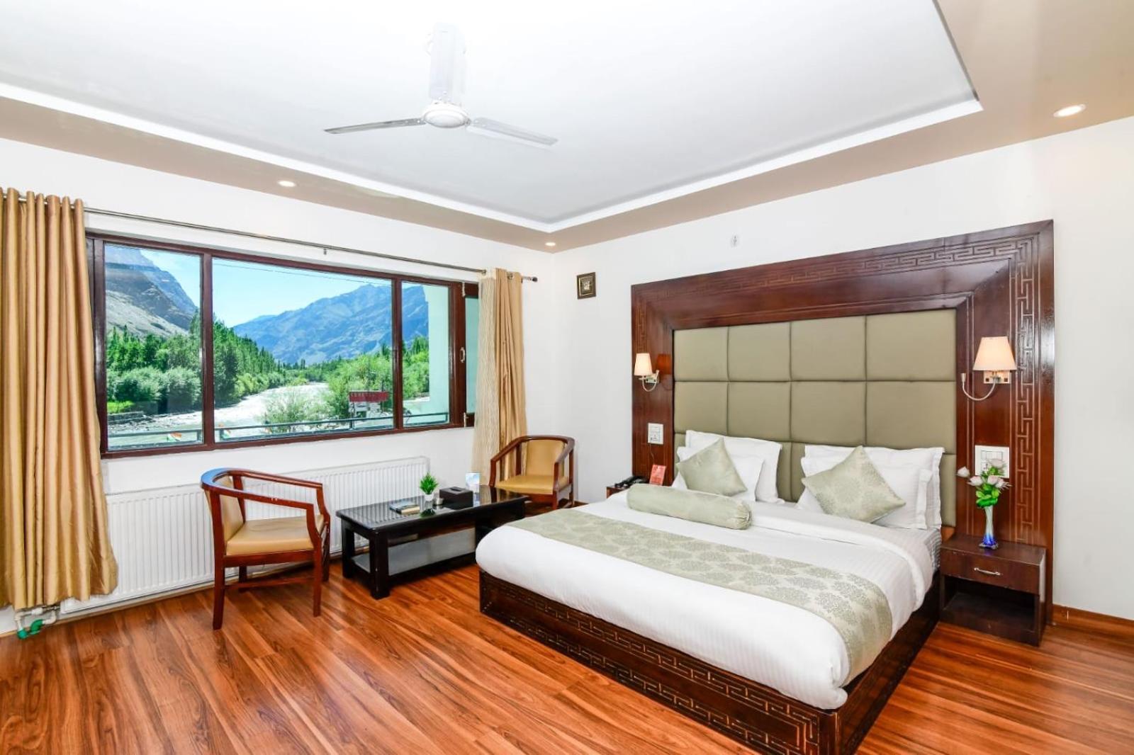 Hotel Chhutuk Heights Kargil Buitenkant foto