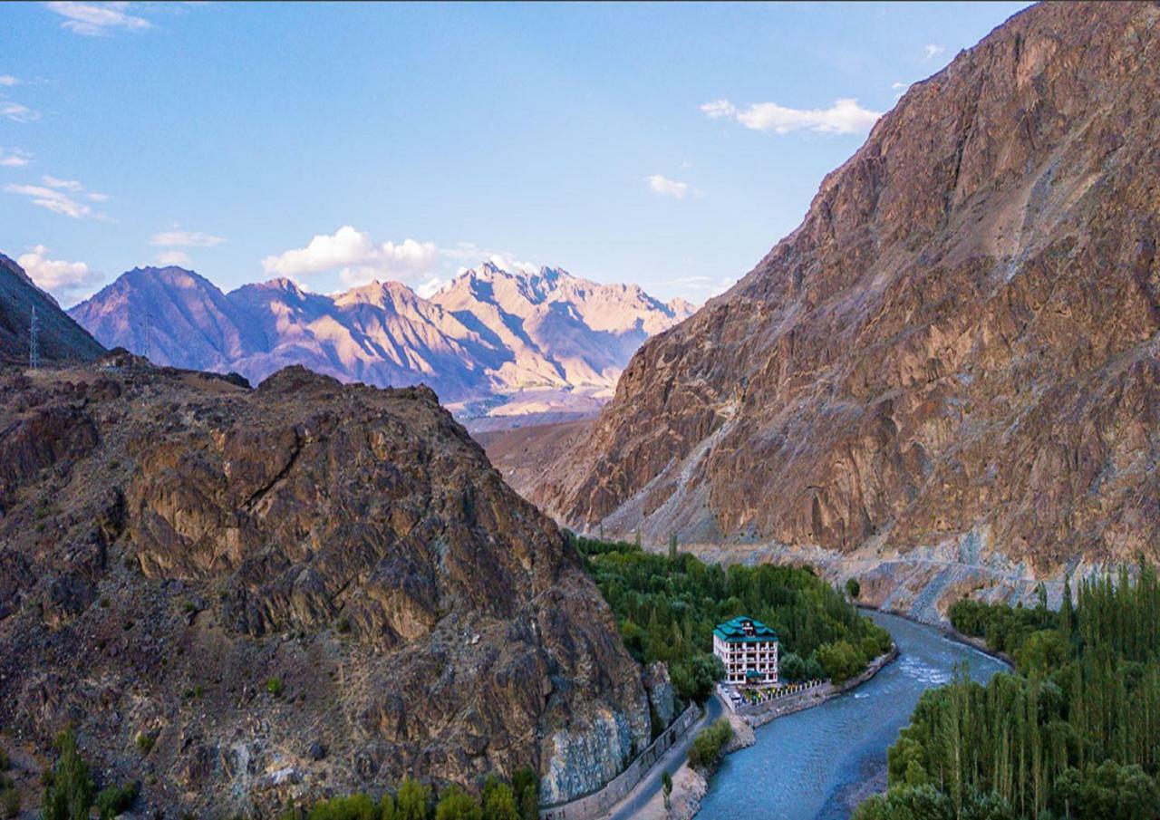 Hotel Chhutuk Heights Kargil Buitenkant foto
