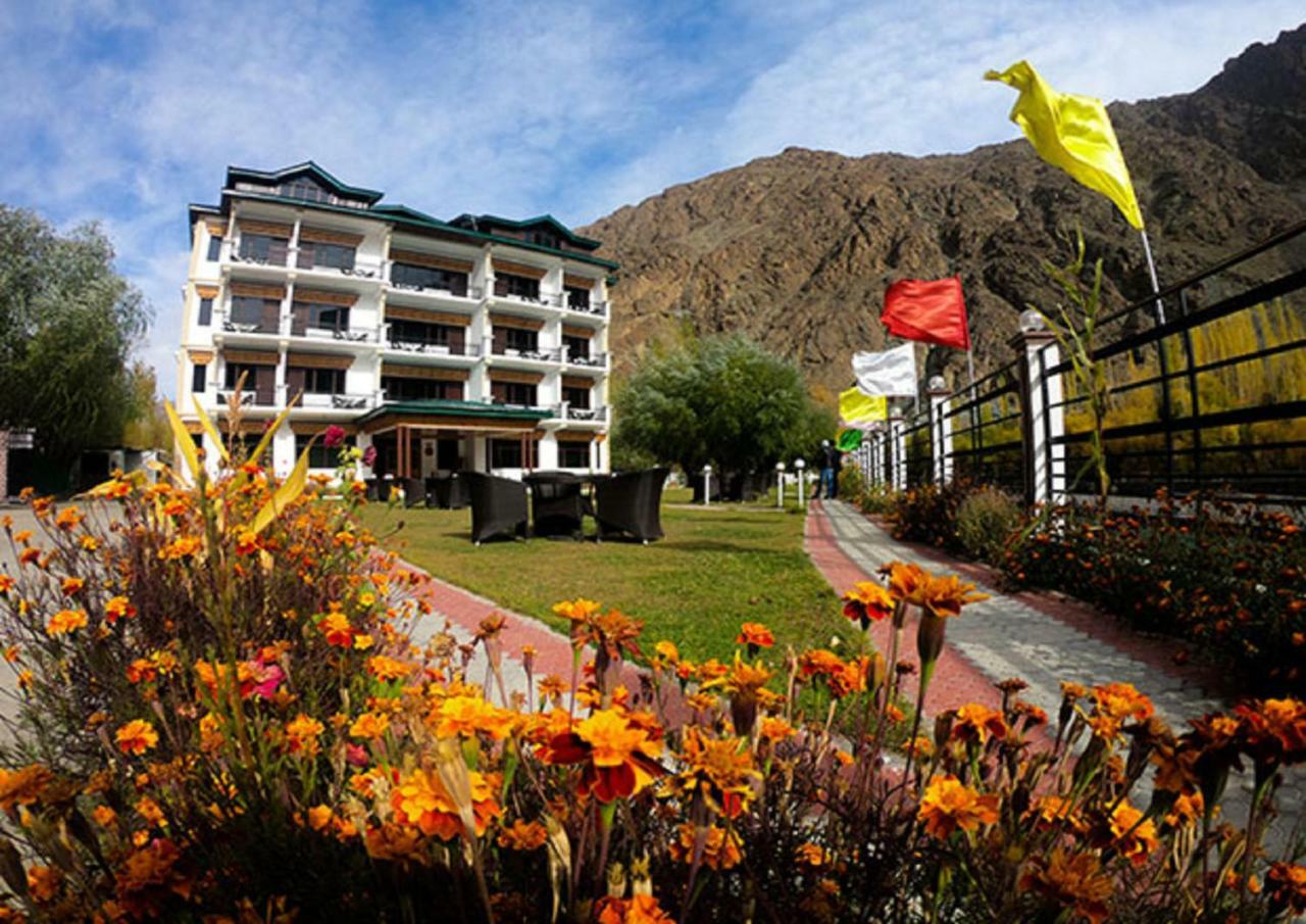 Hotel Chhutuk Heights Kargil Buitenkant foto